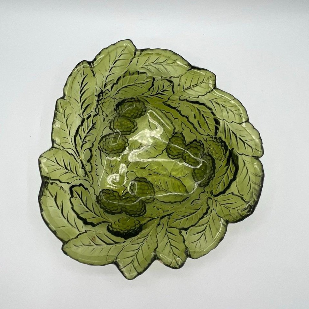 Vintage Green Pressed Glass Leaf‎ & Berry Bowl Dish Scalloped Rim ~8"